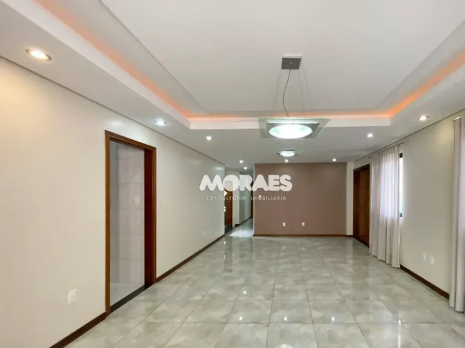 Casa com 3 quartos para alugar, 280 m² por R$ 8.300/mês - Residencial Villaggio III - Baur