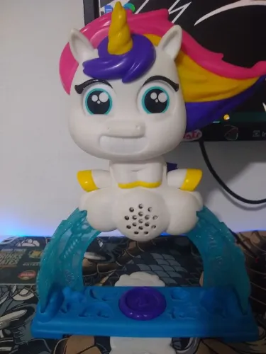 Brinquedo unicórnio de fazer sorvete de massinha da Play Doh
