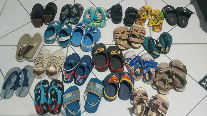 Lote de sapatos infantis