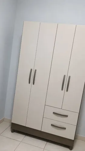 Vendo guarda roupa zerado, motivo vou me mudar q não quero leva esse guarda roupa 