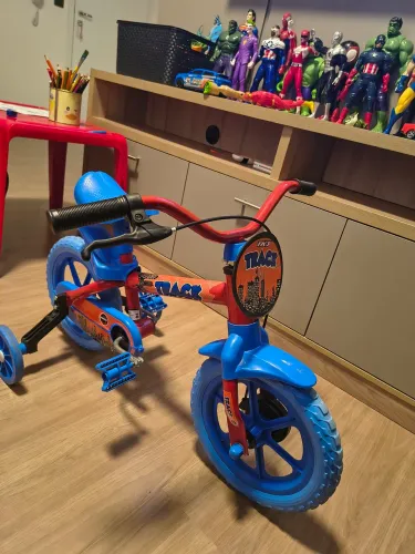 Bicicleta Infantil Track Bikes com Rodinhas - Ótimo Estado