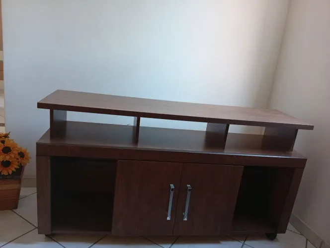 Rack para TV com Nichos e 2 Portas - Excelente Estado