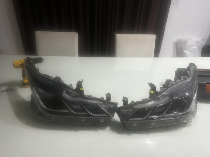 Farol 2023 Corolla