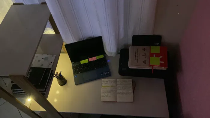 Mesa de Escritório/Home Office com Estante Integrada