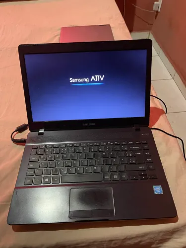 Notebook Samsung branco 