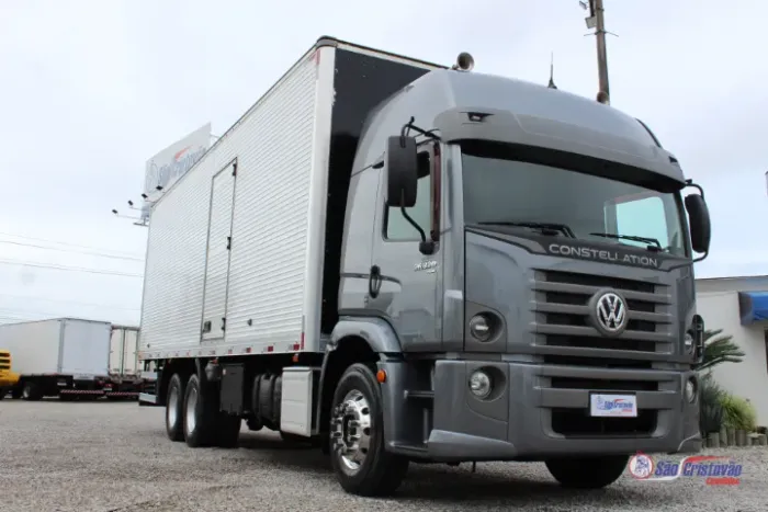 Vw 26-320 2023 com bau facchini