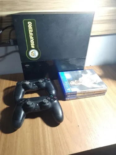 Vendo ps4 , em ótimo estado e com 7 jogos (GTA V,NFS heat,RDR 2,NARUTO,FIFA, BATTLEFIELD)