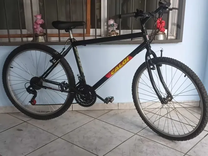 Bicicleta aro 26 Caloi 21 marchas,  tudo ok, leia a descrição sobre peças novas