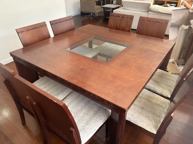 Mesa de jantar quadrada 8 lugares 1,48x1,48 + aparador 2,00x0,46m