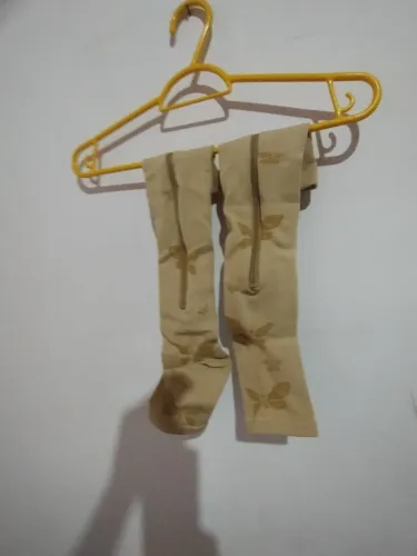Meia de compressão com zíper