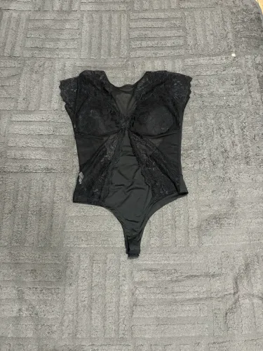 Body de renda preto 