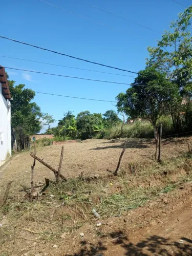 Vende -se terreno na ilha de Manguinhos 