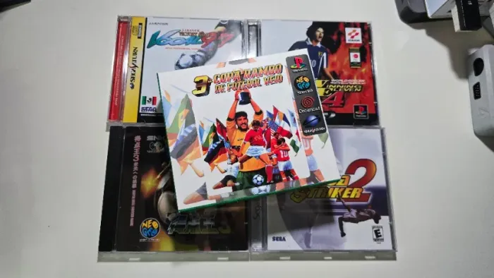 Box 3a Copa Rambo Futebol, 4 jogos prensados completos de PS1, Neo Geo, Saturn e Dreamcast