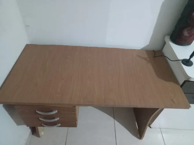 Escrivaninha em ordem