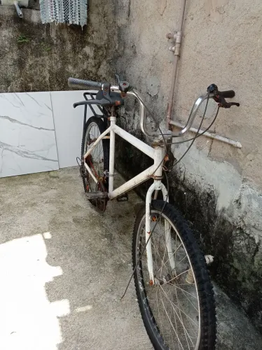 Bicicleta Aro 26 com Bagageiro (Para Reforma ou Peças)