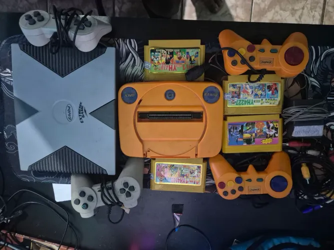 consoles retro Polystation laranja Raro + Gemini (clone de Nitendinho)
