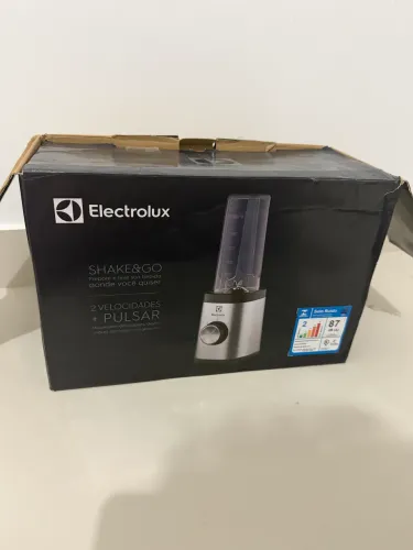 Liquidificador Eletrolux 2 copos. Muito novo.