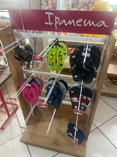 Expositor chinelos Ipanema 