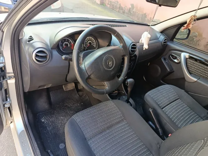 Renault Sandero Privilège Hi-flex 1.6 16V 5P AUT 2012