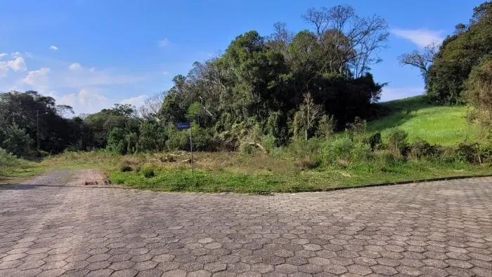 Terreno de Esquina com Valor Acessível / Bairro Brasília / São Bento do Sul / SC
