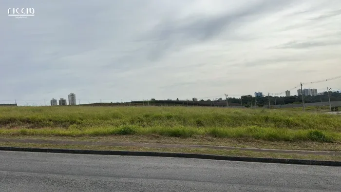 Terreno à venda no Recanto da Baronesa em SJC com 746,25m²