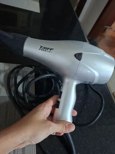 Secador se cabelo taiff 220v e 2000w
