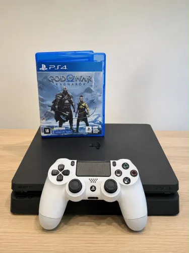 PS4 SLIM - 500GB C/ GOD OF WAR ( TOP )