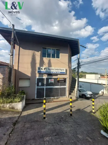 Salas disponíveis no piso inferior e piso superior para locação