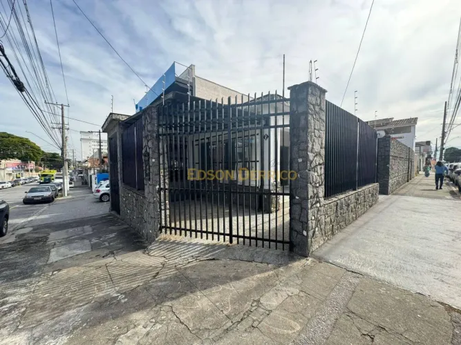 Casa com 6 Quartos para Locação, Centro - Pindamonhangaba