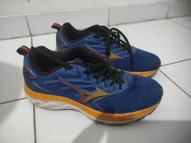 Tênis Mizuno infantil n° 35.