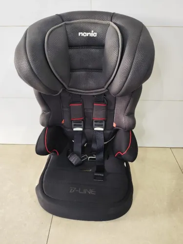 Cadeirinha para carro Nania em perfeito estado , vira assento.