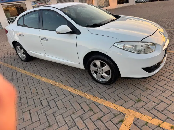 Renault Fluence Sed. Dynamique 2.0 16V Flex Aut. 2013