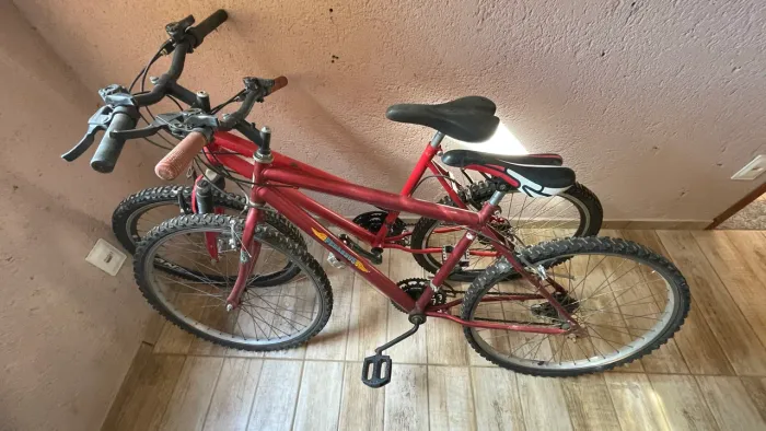 Vendo 2 bicicletas semi novas