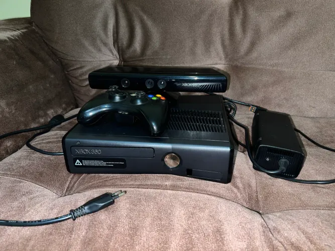 Xbox 360 slim com kinect 