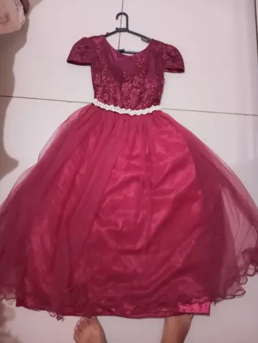 Vendo vestidos de festa, batizado, formatura etc tamanhos 7 e 10 anos