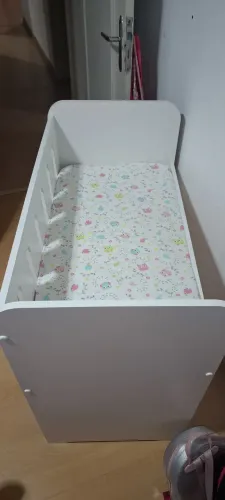 Berço que acopla na cama