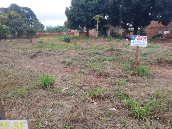 Lote/Terreno para venda tem 600 metros quadrados em Centro - Pérola - PR