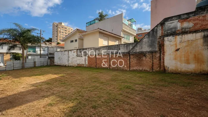 Terreno com 270 m², à venda no bairro Aclimação.