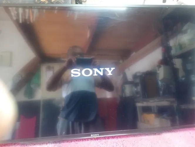 tv Sony 48" com defeitos aparece o logo 3 vezes e não liga piscando o led vermelho