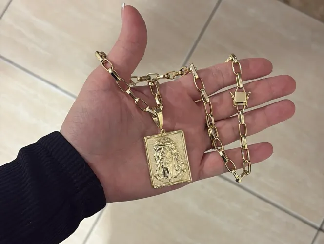 Corrente oca banhada a ouro
