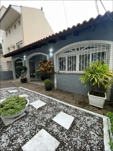Casa Semimobiliada com Piscina para Locação no Nonoai | 2 Dormitórios, Suíte e 2 Vagas