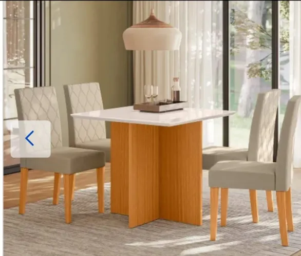 Mesa com tampo de vidro