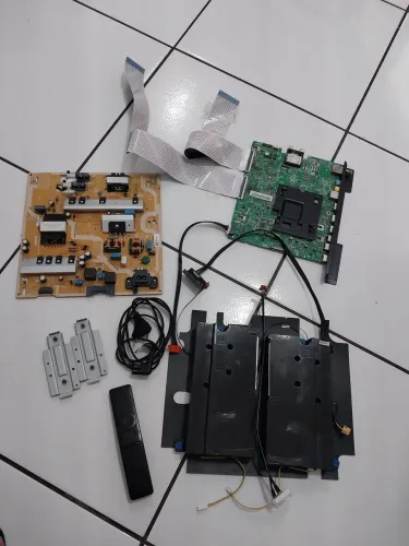 Kit tv Samsung smart 50" modelo un50nu7100g