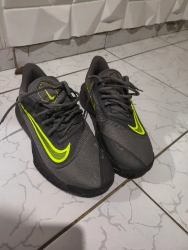 Tênis Nike masculino precision Vll, novo novo, usado apenas 3 vezes.