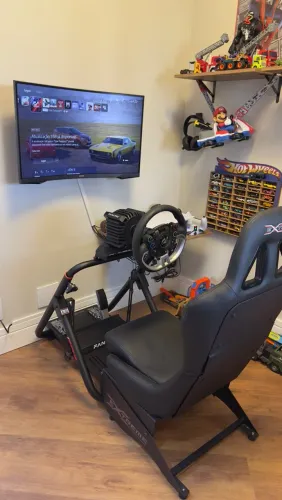 Kit simulador, volante Fanatec, cockpit e banco Extreme Racing