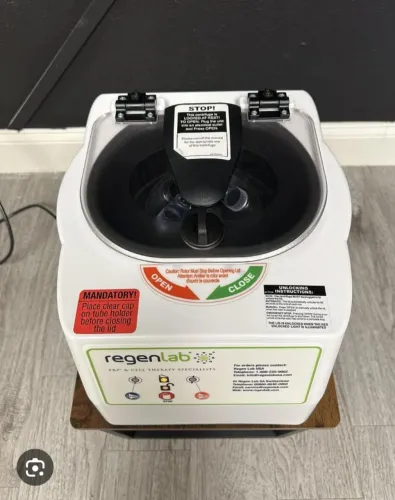 centrífuga de laboratório da marca RegenLab