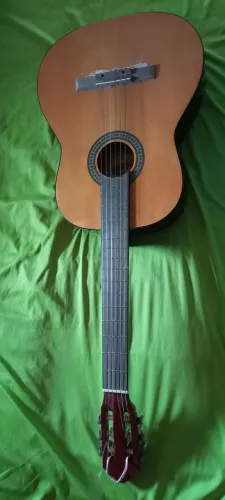 Violão pouco usado