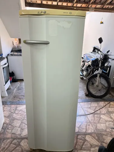 Vendo geladeira Eletrolux