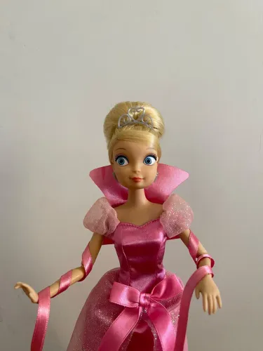 Boneca Disney princesa charlotte do filme princesa e o sapo