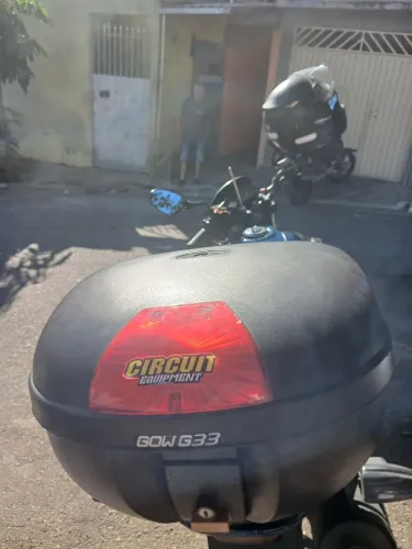 Baú de moto médio completo